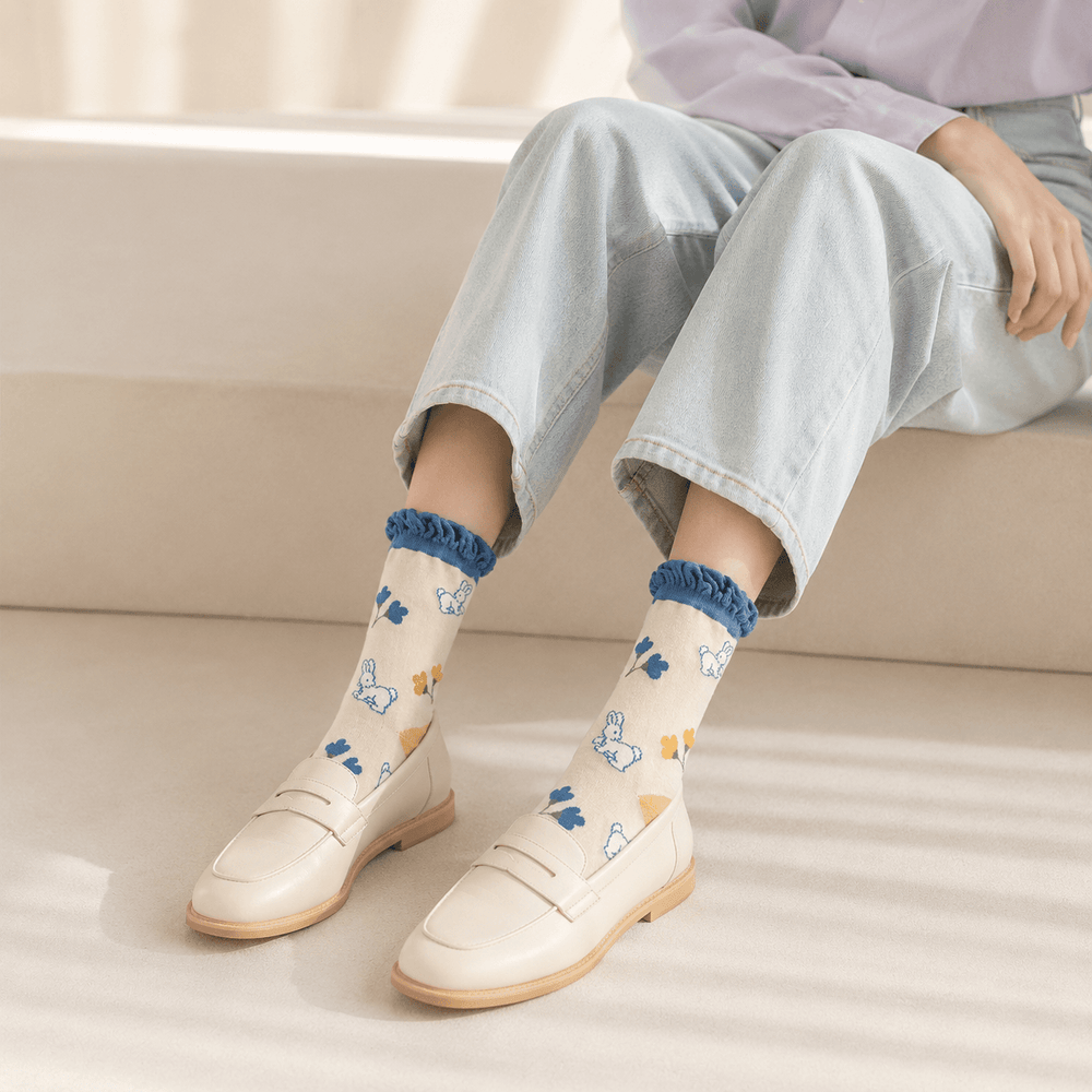 Chaussettes fantaisie femme fleurs et lapins – La Merveilleuse Lou Renard